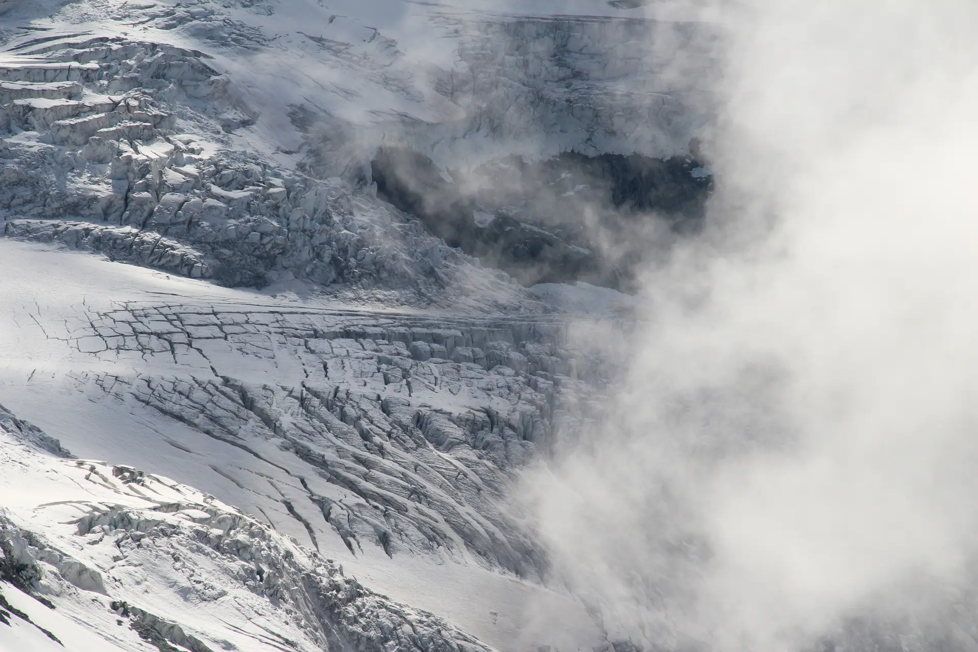 Glacier du Mont Miné : un chaos de séracs et crevasses