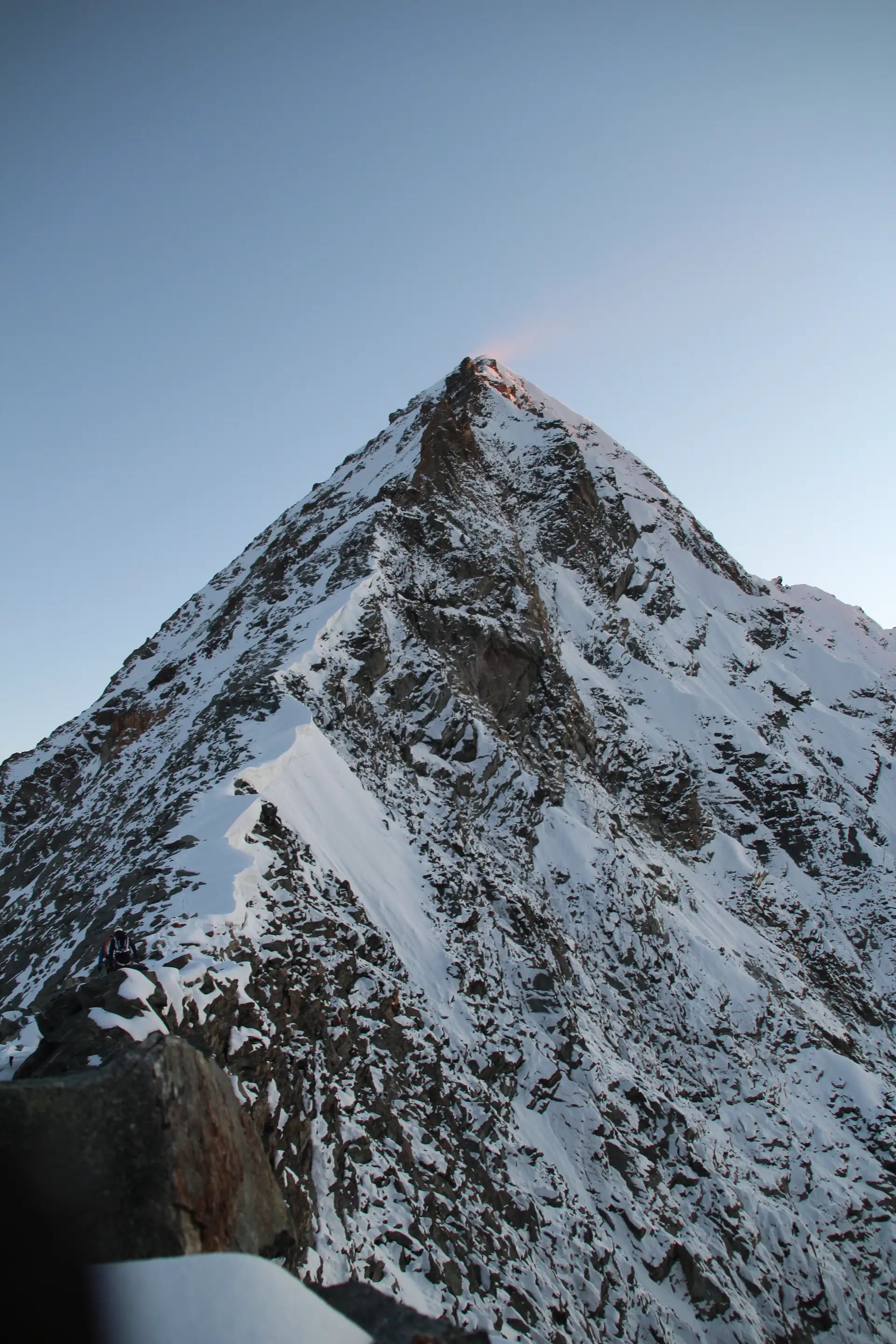 Sur le fil de la Wandfluegrat (Dent Blanche)