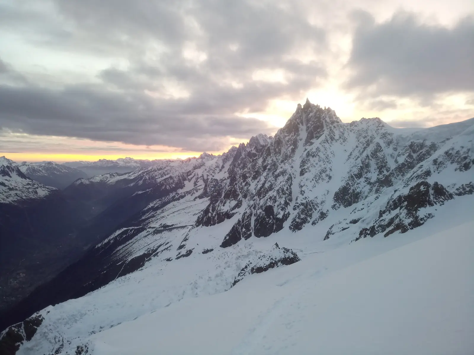 Mont Blanc : solo depuis Chamonix et descente dans une face N superbement meringuée — photo 2