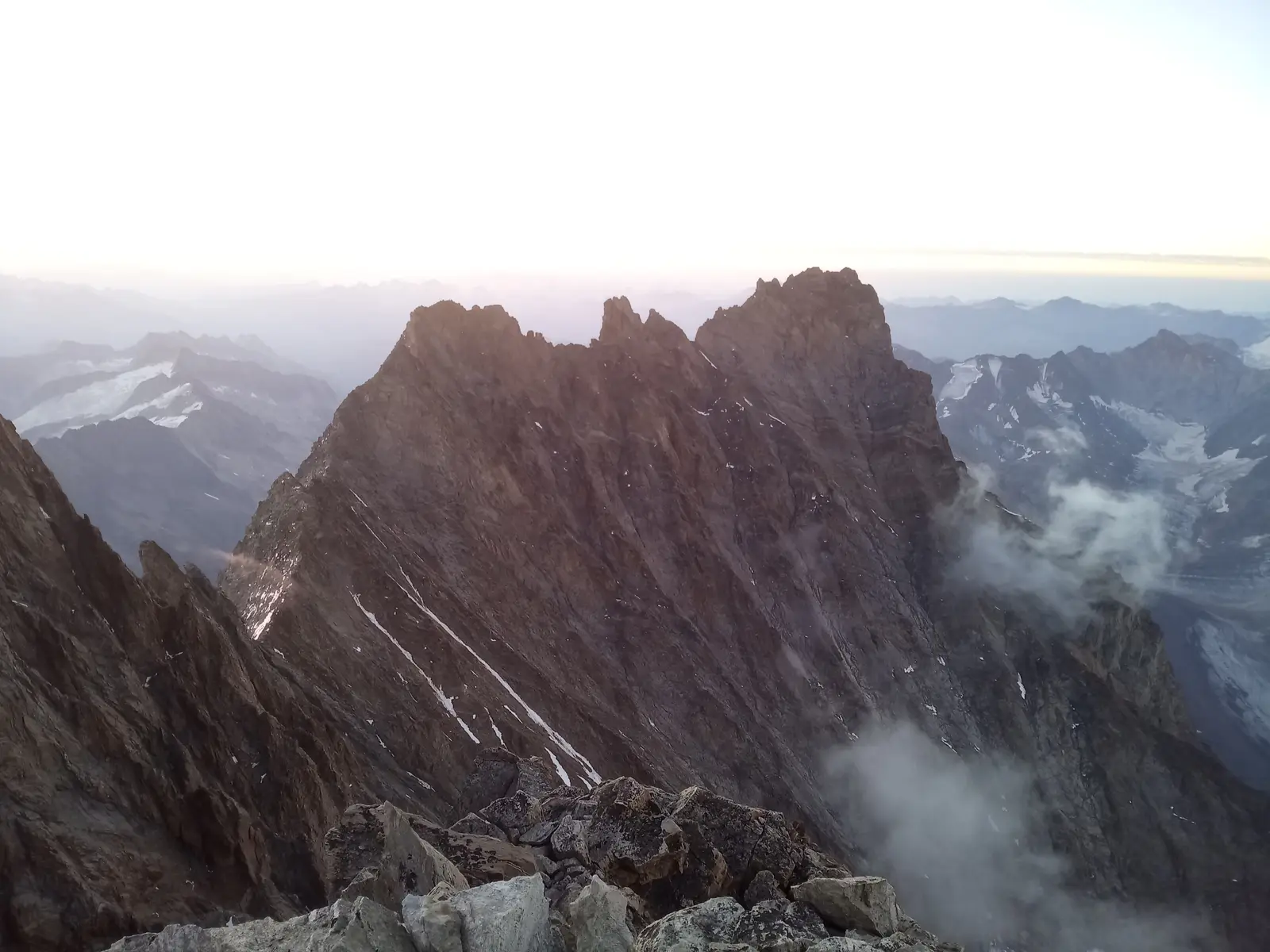 Sur le fil des 4000 : traversée Schreckhorn – Lauteraarhorn — photo 2