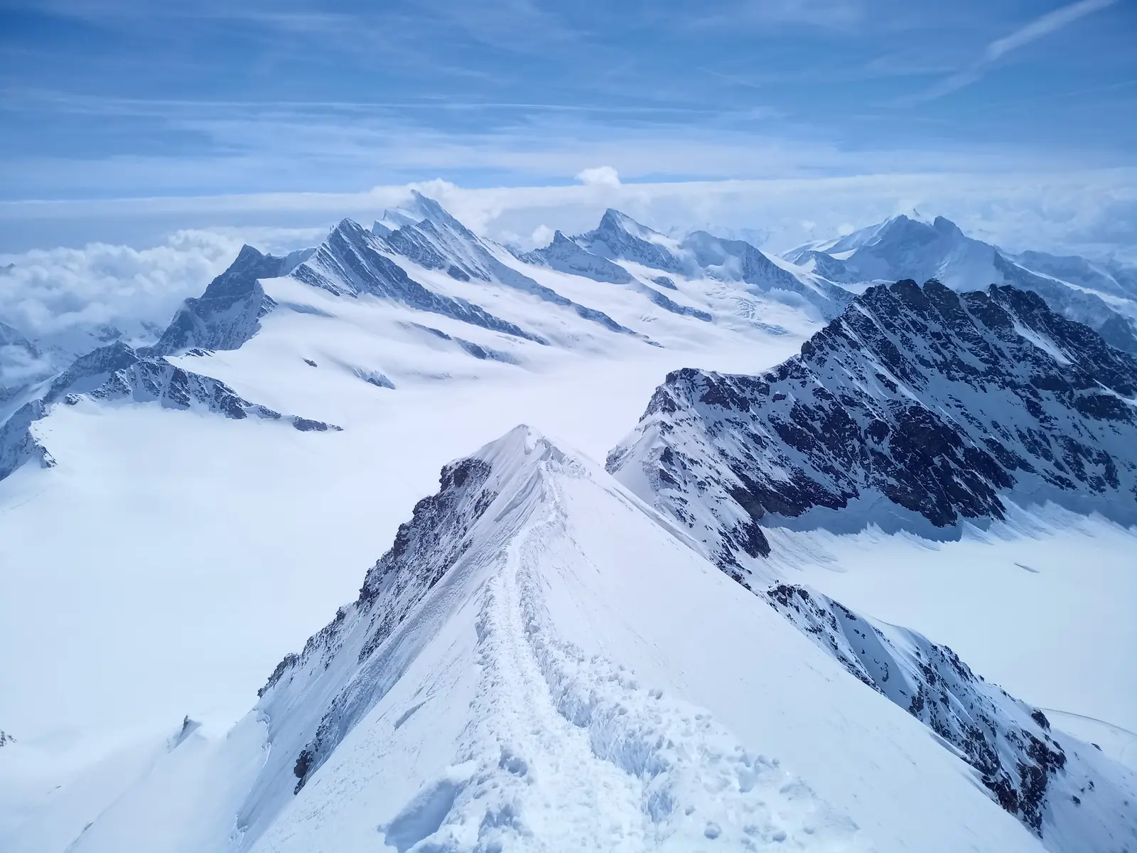 Mönch & Jungfrau : ski engagé et solitaire dans l'immensité glaciaire — photo 3