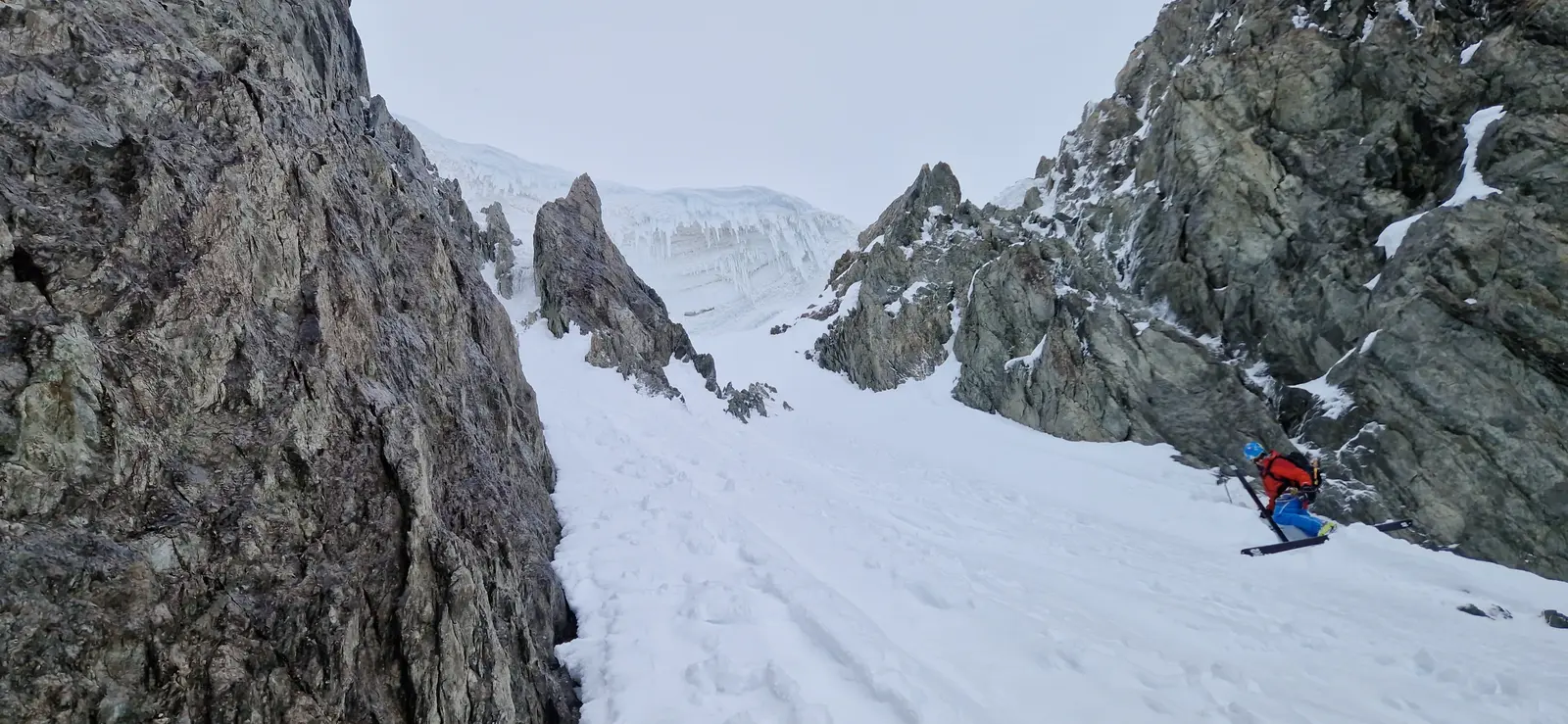 Pente raide & lancer de ski dans le massif des Écrins — photo 6