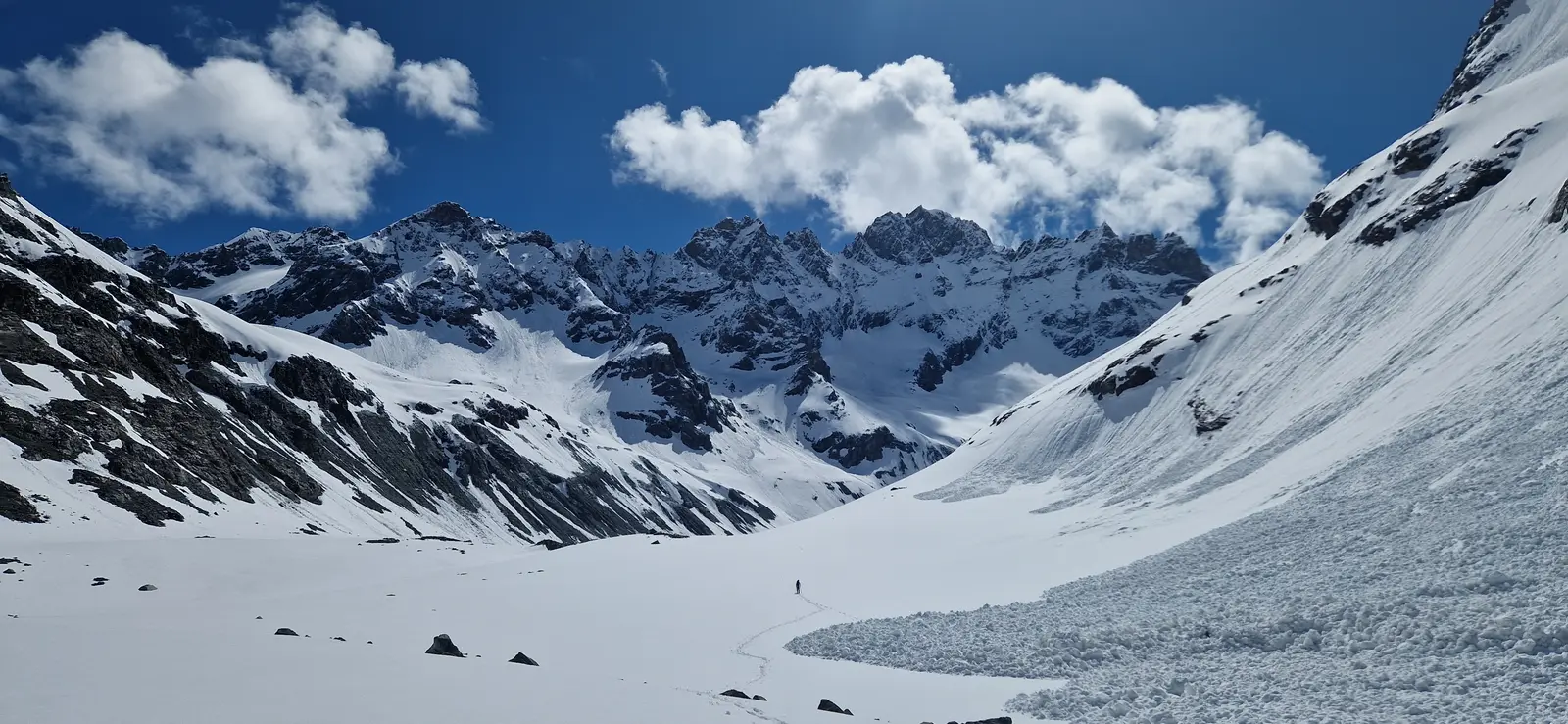 Mythique ligne de pente raide dans la face SW de la Dent d'Hérens — photo 3