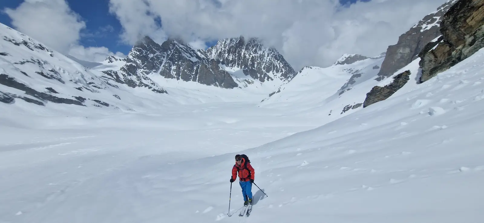 Mythique ligne de pente raide dans la face SW de la Dent d'Hérens — photo 4