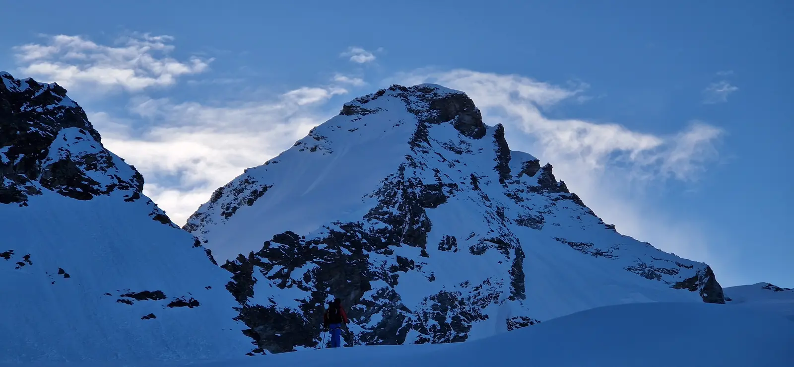 Mythique ligne de pente raide dans la face SW de la Dent d'Hérens — photo 5
