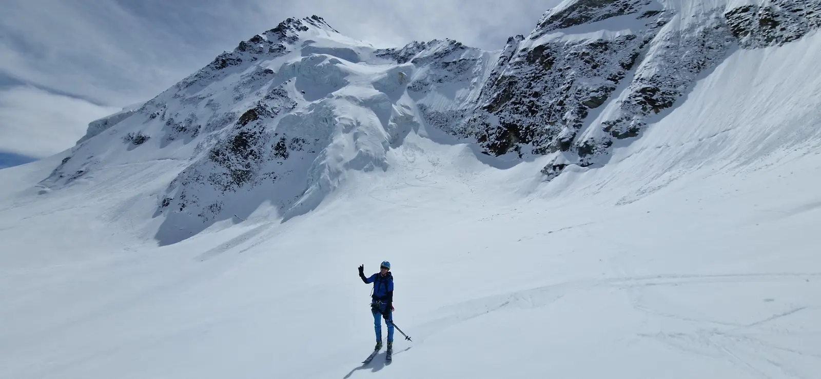 Mythique ligne de pente raide dans la face SW de la Dent d'Hérens — photo 11